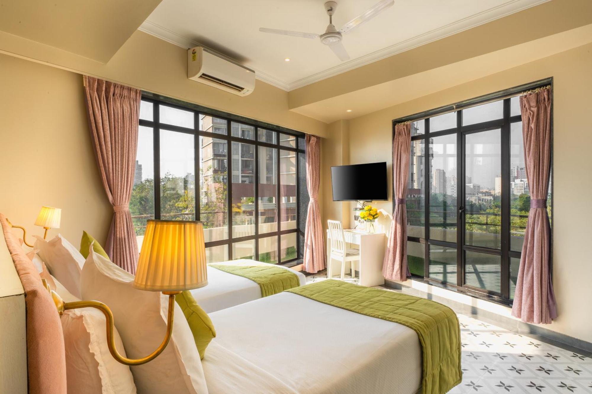 Arnna Hotel - Goregaon Mumbai Exterior photo